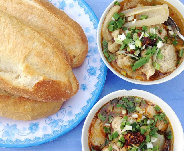 Bánh mì chấm xíu mại